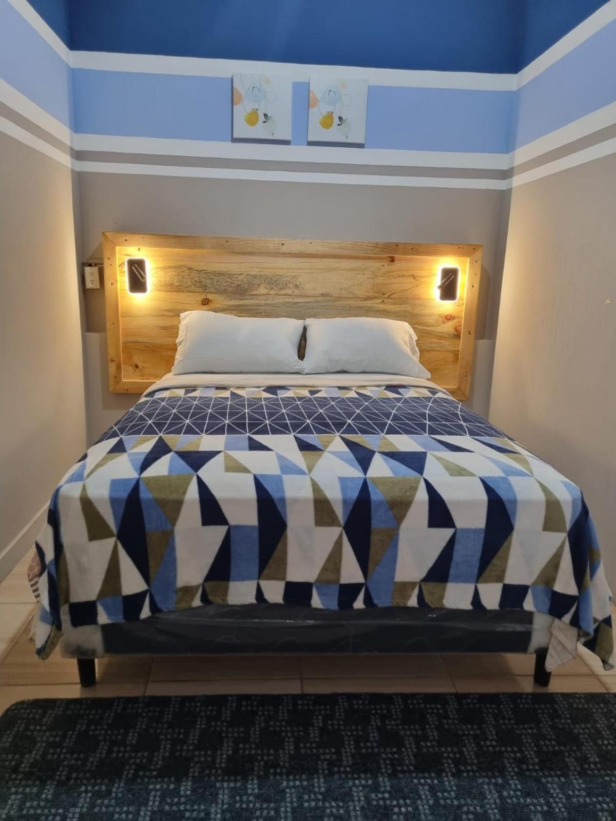 Hostal Corazon De San Pedro Сан Педро Ла Лагуна Екстериор снимка